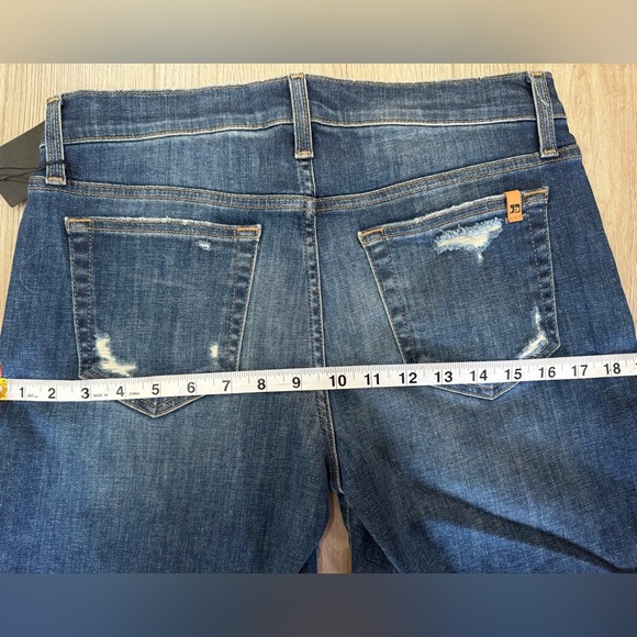 Joe’s Woman’s Distressed Denim Shorts 🤎 - Picture 9 of 9